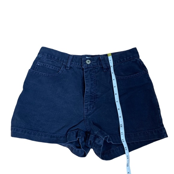 Women’s Guess Shorts. Size 30 - Picture 2 of 5